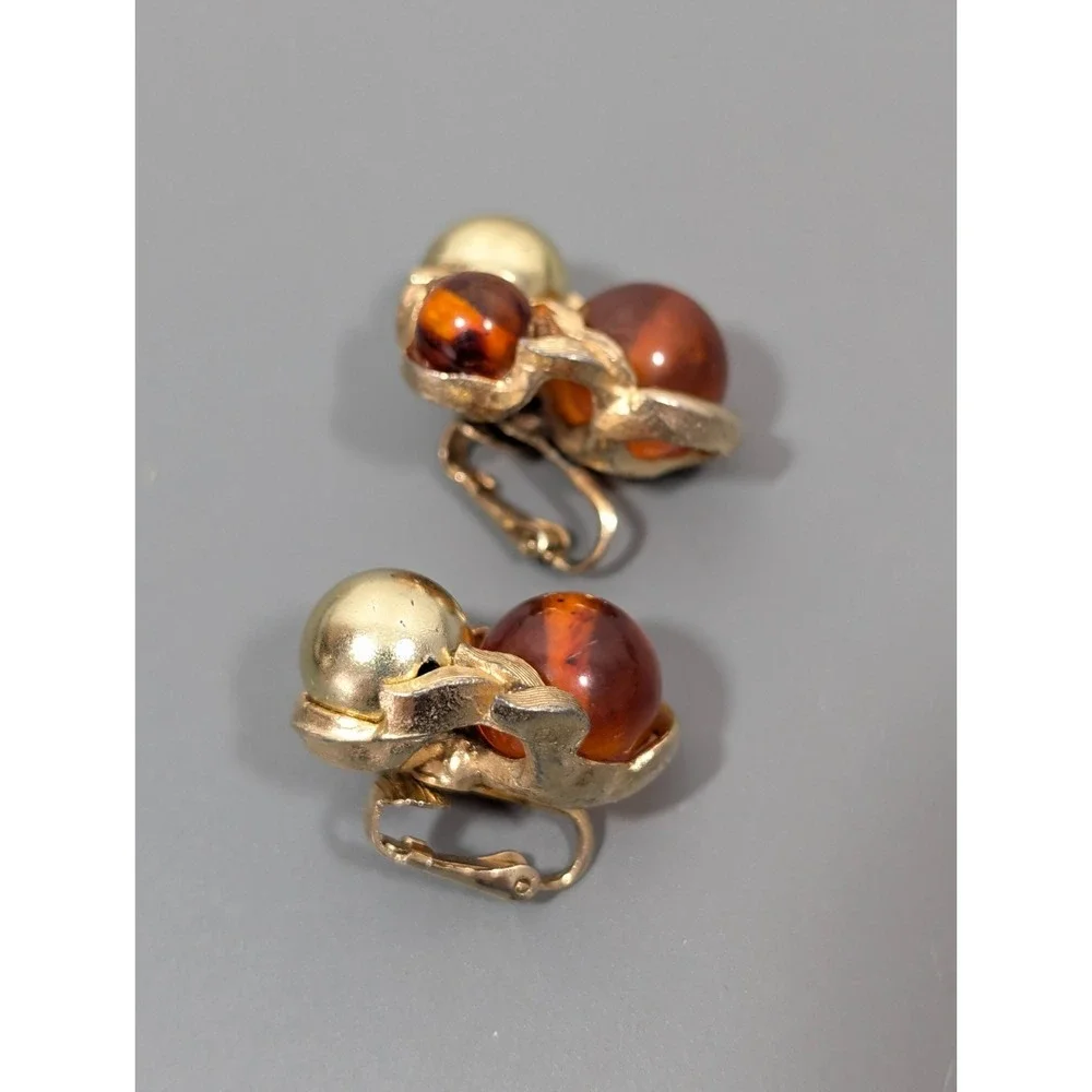 Vintage Gold Tone Faux Amber Lucite‎ Beaded Cluster Clip On Earrings MCM Classic